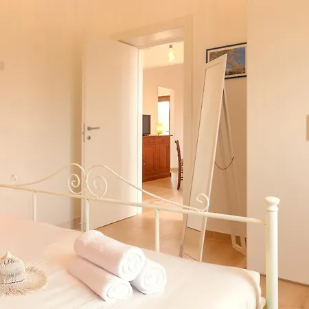 Marica By La Puglia In Un Trullo * Locorotondo